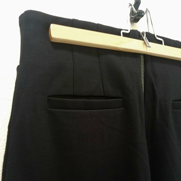 Black pencil skirt 🌙 - Picture 3 of 6